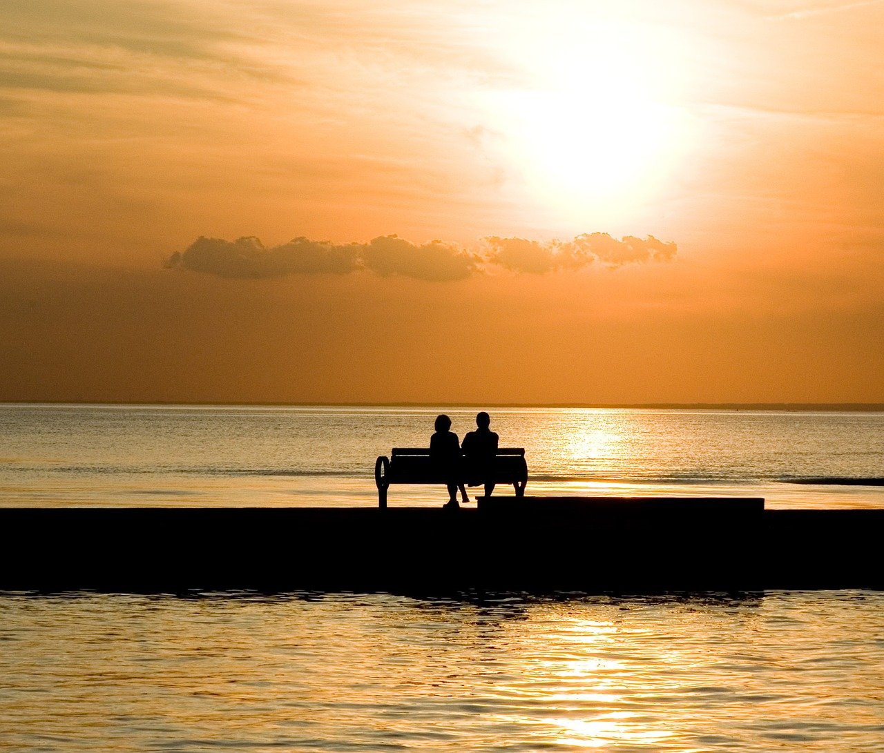 bench-1052066_1280